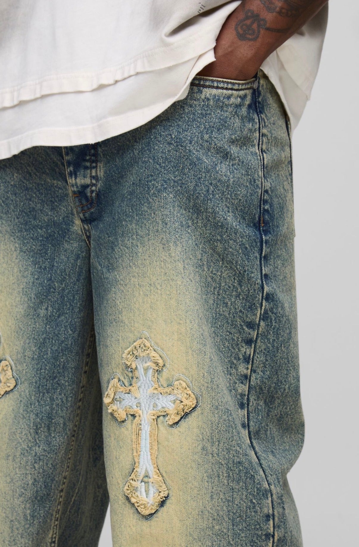 BoohooMAN Tall Relaxed Fit Tinted Applique Jeans
