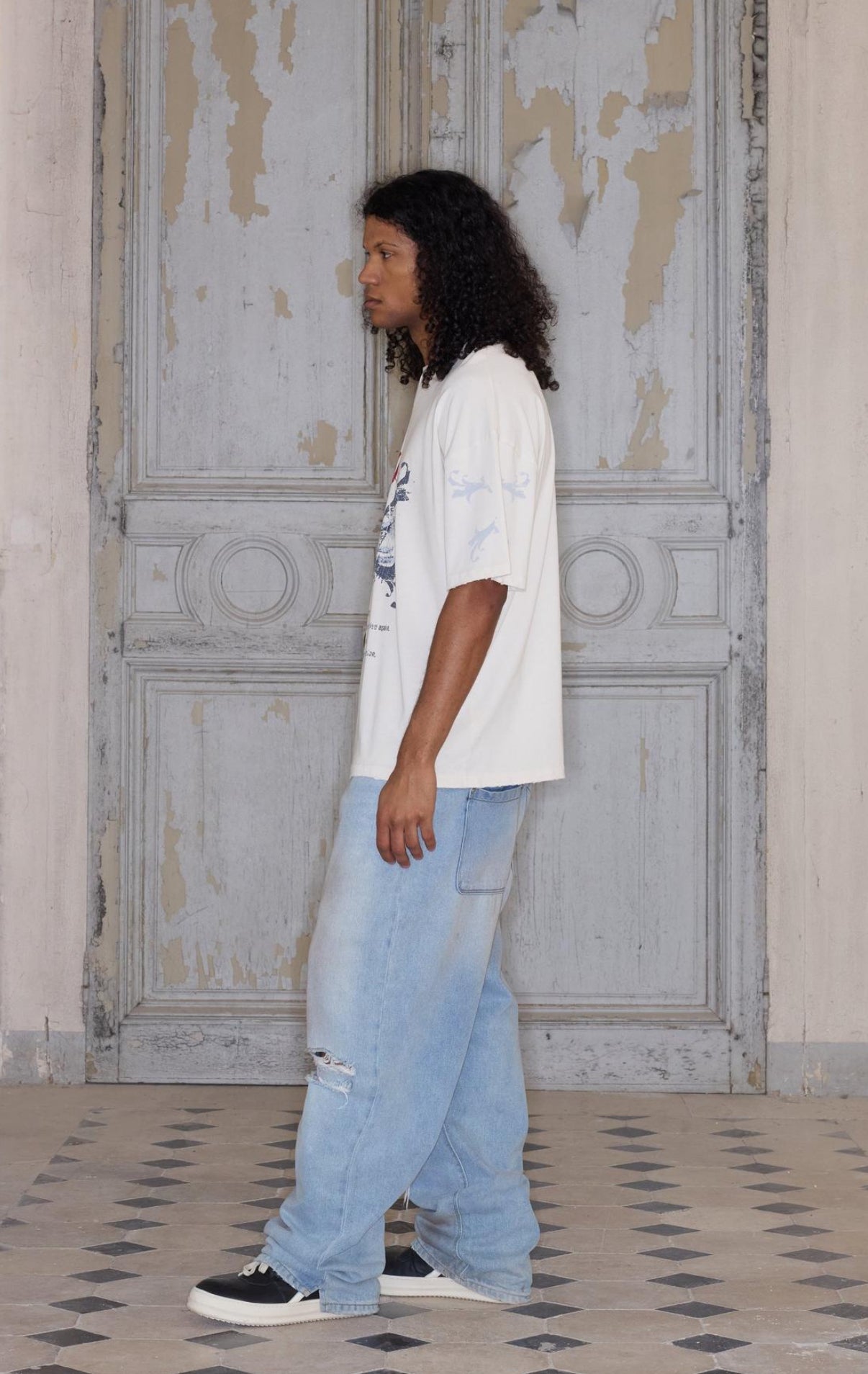 BoohooMAN PREMIUM OVERSIZED V NECK WASHED AND PRINTED T-SHIRT