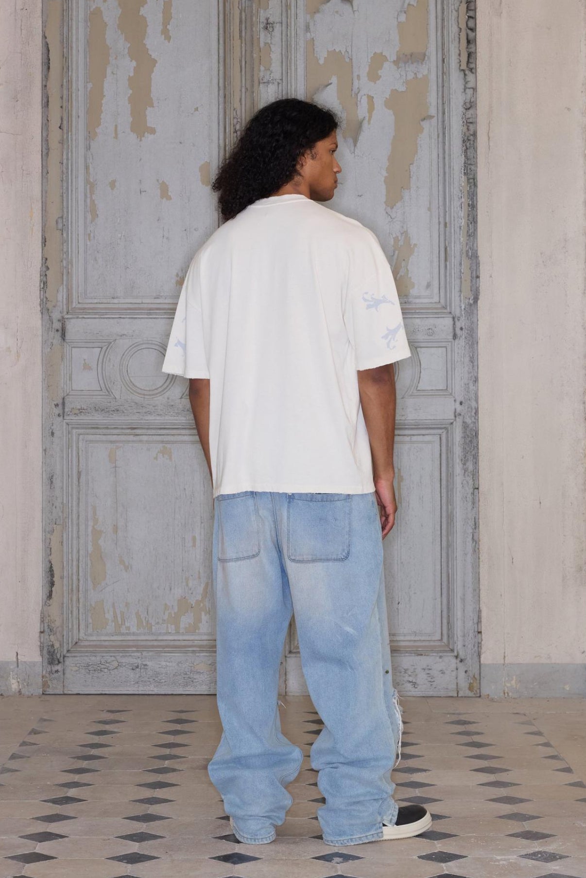 BoohooMAN PREMIUM OVERSIZED V NECK WASHED AND PRINTED T-SHIRT