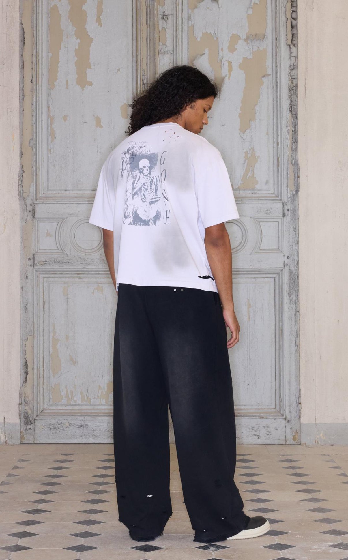 BoohooMAN REGULAR FIT PREMIUM SKELETON GRAPHIC DISTRESSED T-SHIRT IN ECRU