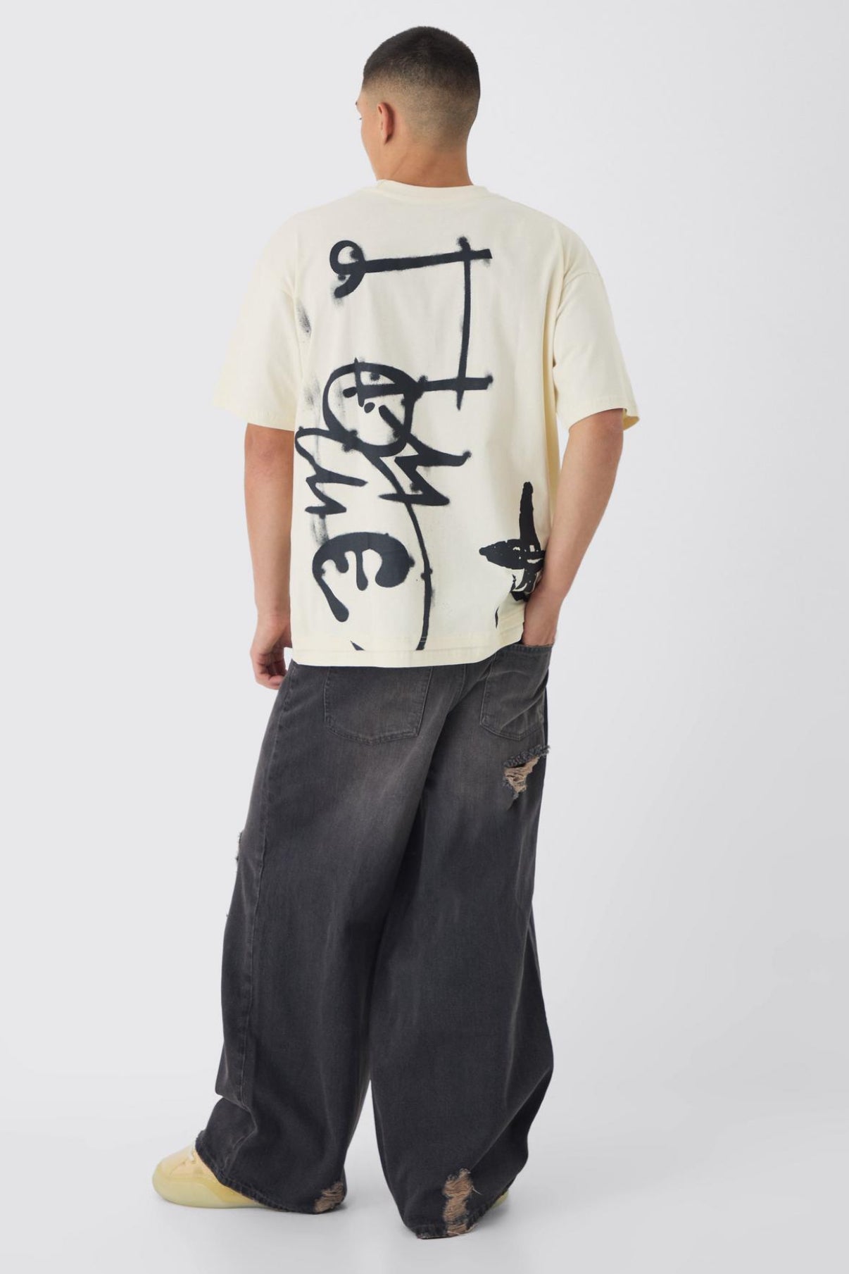 BoohooMAN OVERSIZED HEAVYWEIGHT MULTI DOODLE FAUX HEM PRINT T-SHIRT