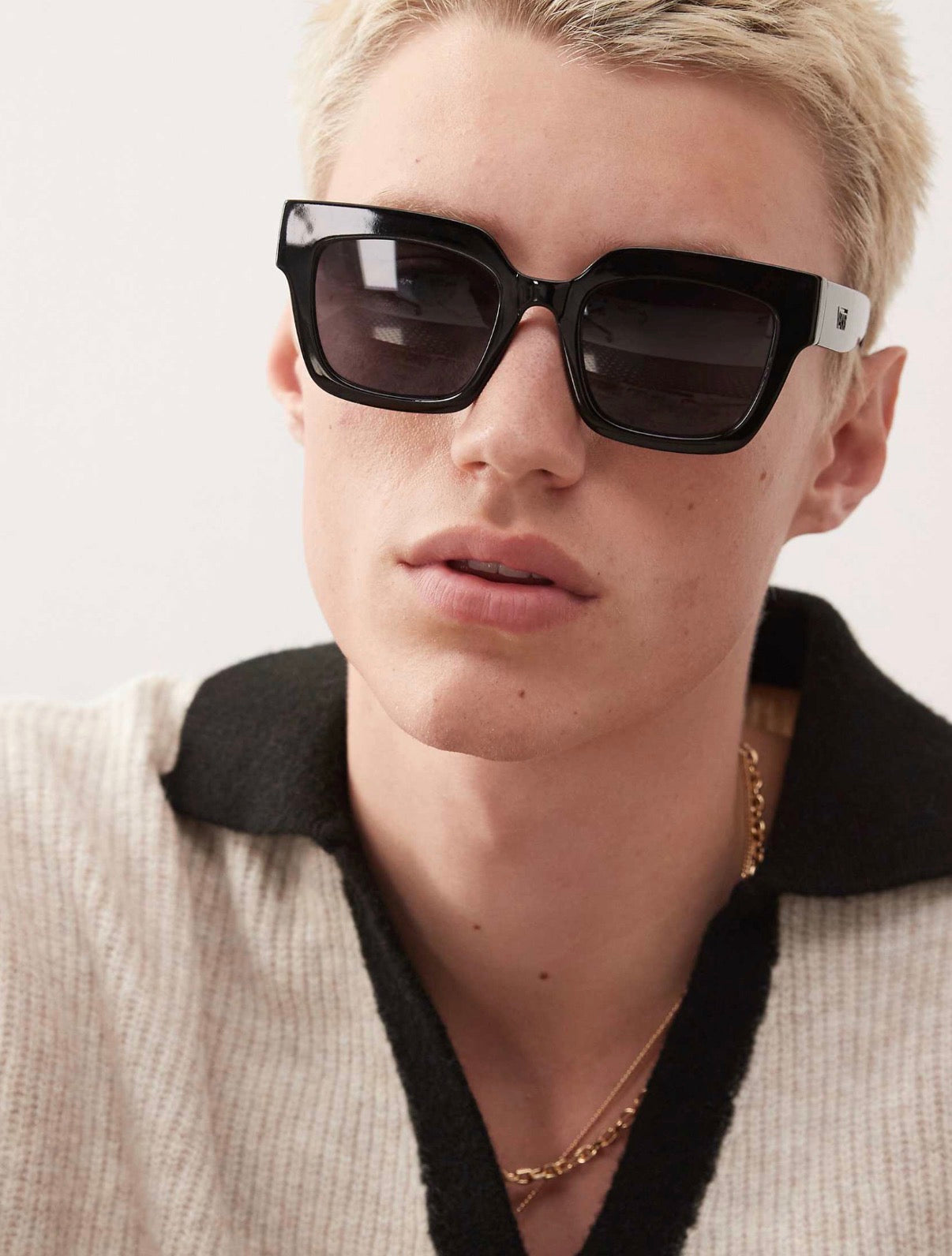 Vans belden sunglasses in black and gold