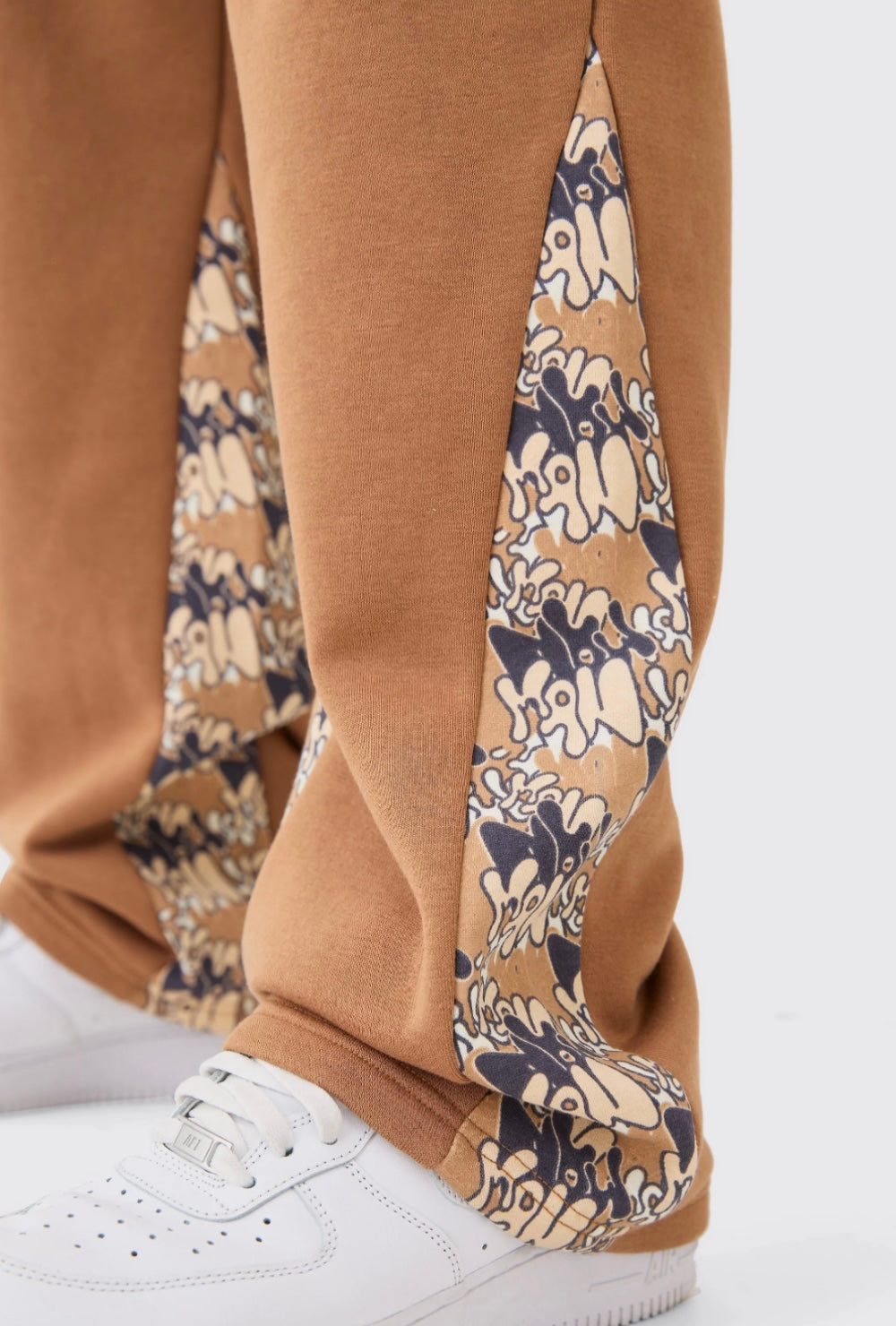 BOOHOOMAN REGULAR FIT CAMO GUSSET CARGO JOGGER
