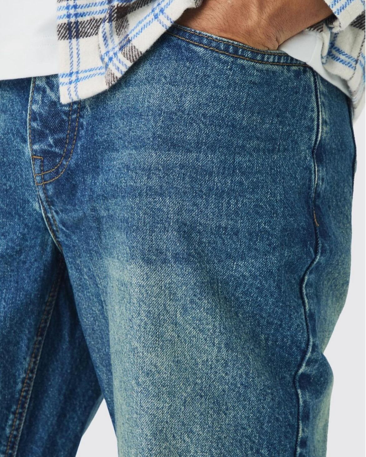 BoohooMan Relaxed Rigid Jean In Vintage Blue