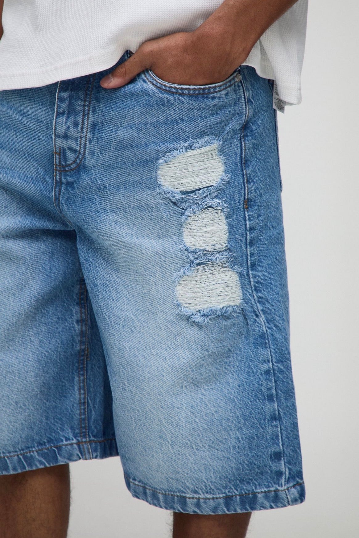 BoohooMAN Ripped Rigid Denim Jorts