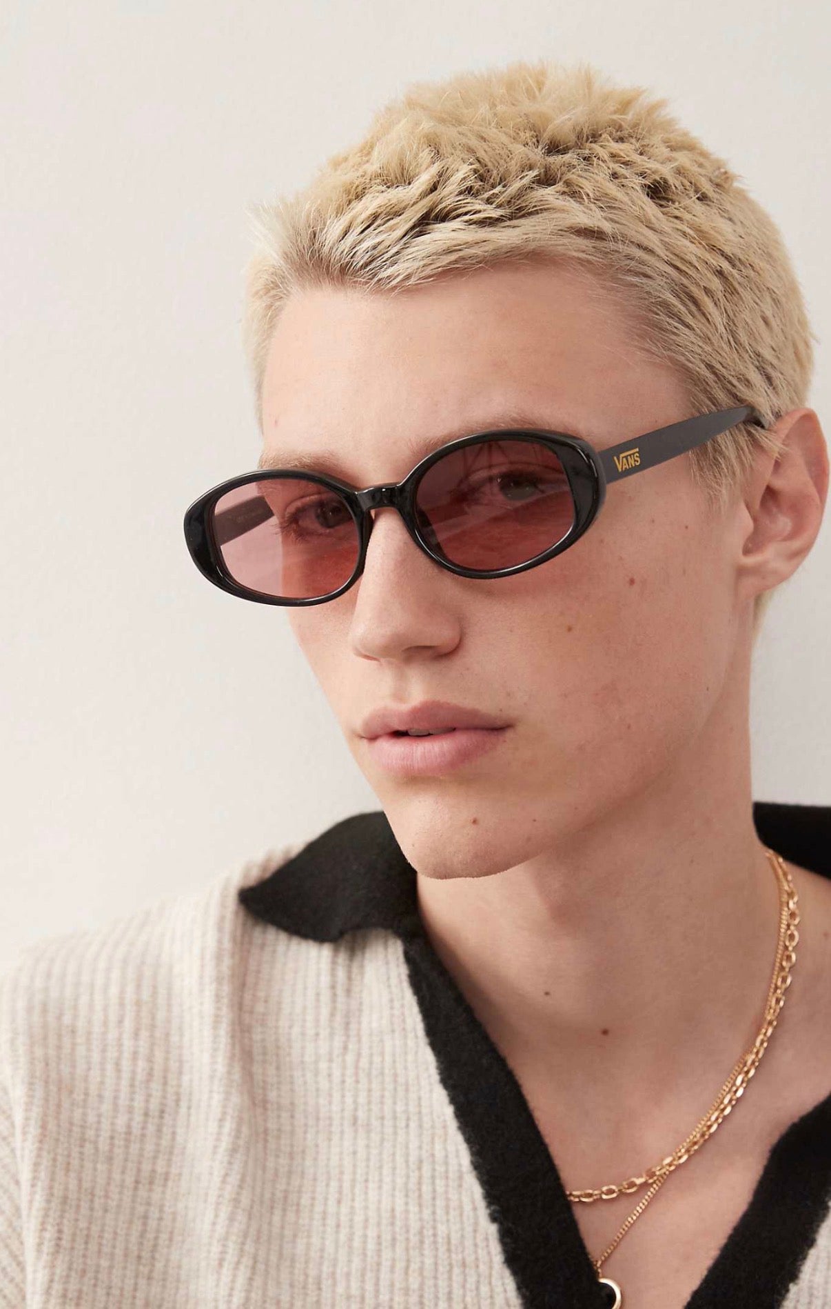 Vans Out There Sunglasses in black