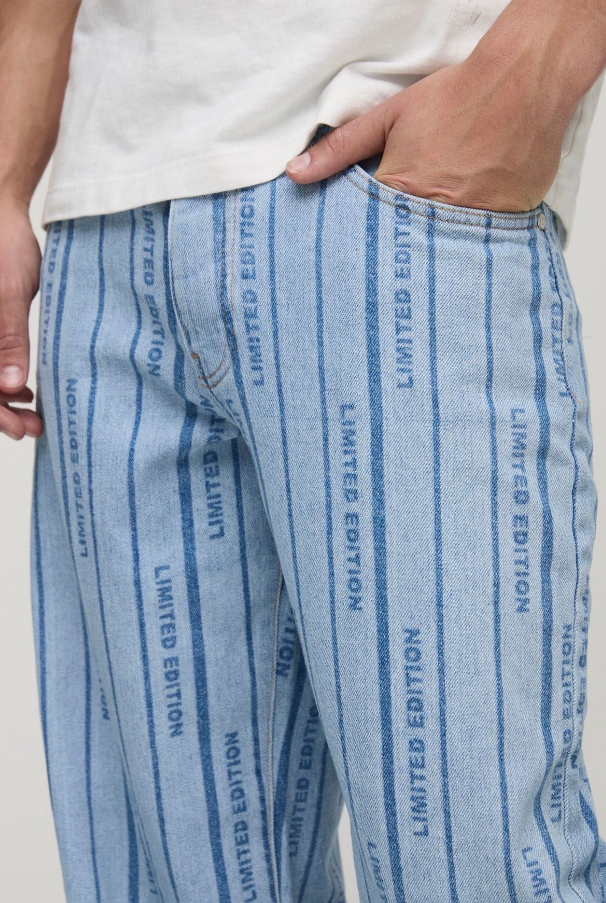 BoohooMAN Relaxed Laser Print Striped Jeans