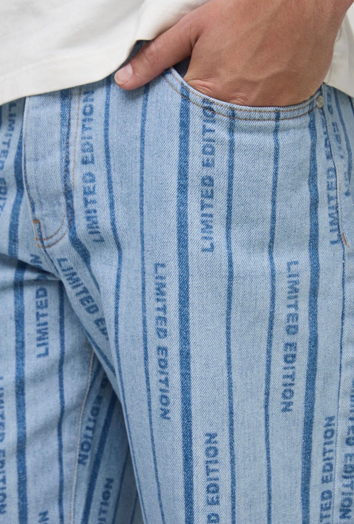 BoohooMAN Relaxed Laser Print Striped Jeans