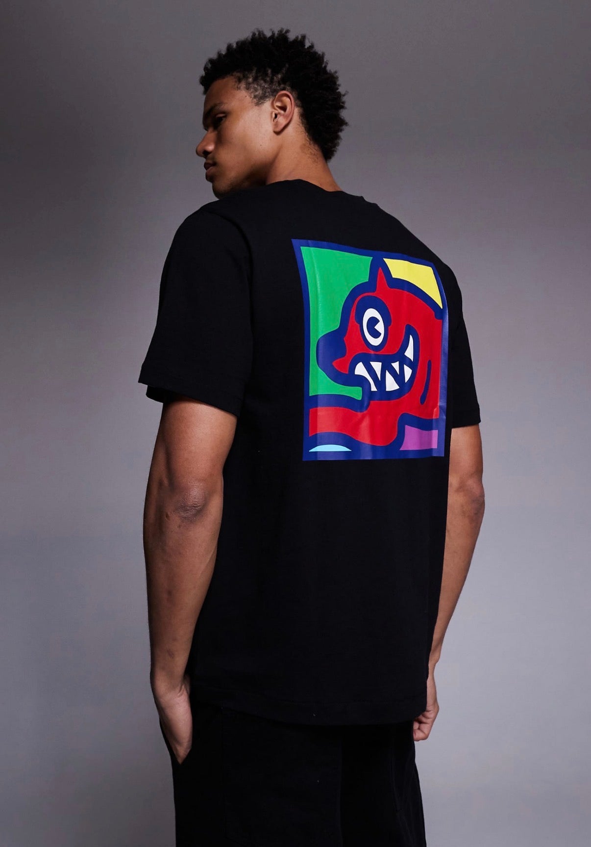 ICE CREAM POP ART RUNNING DOG T-SHIRT - BLACK