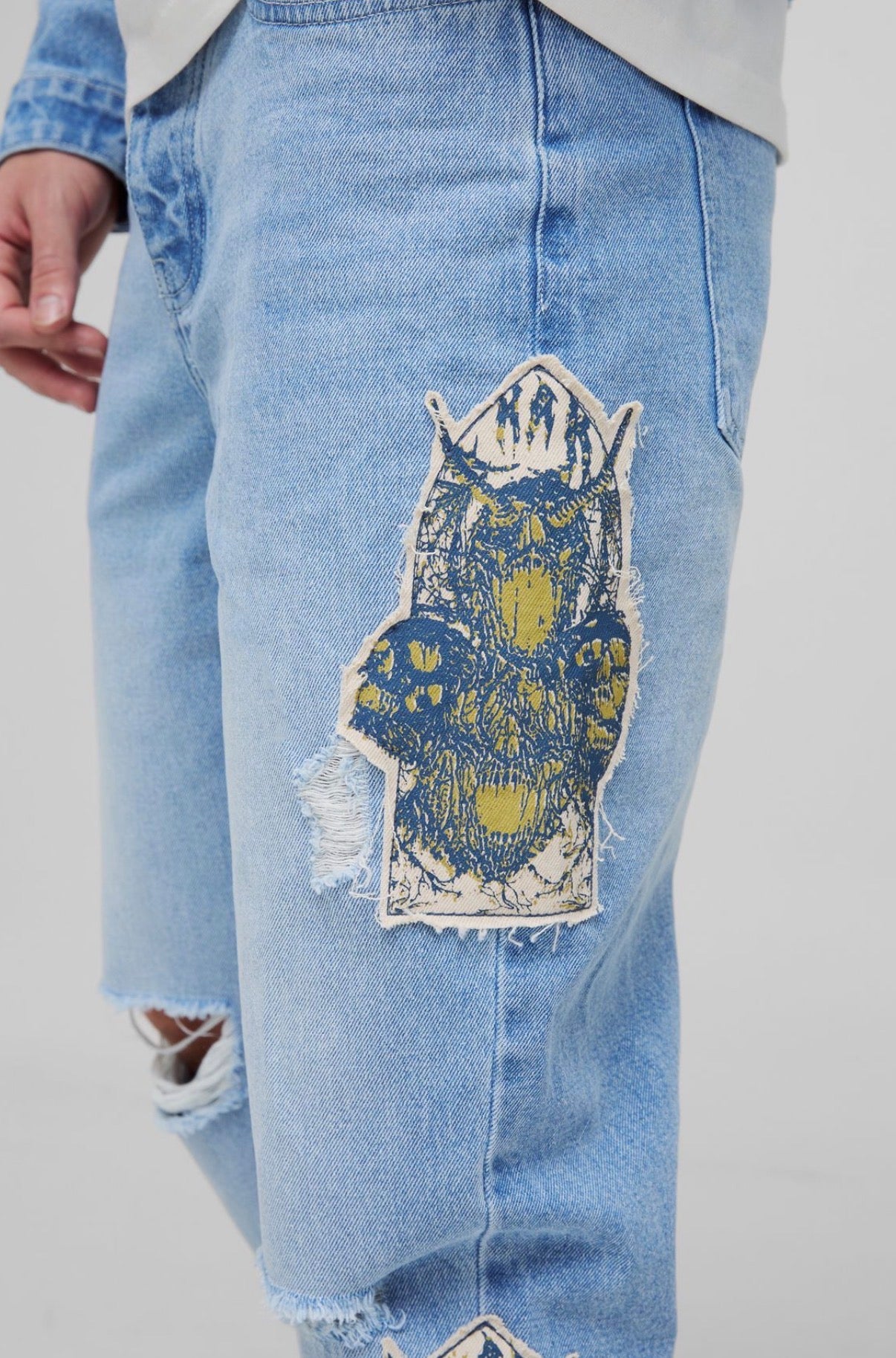 BoohooMAN Slim Stacked All Over Rip & Repair Contrast Stitch Jeans