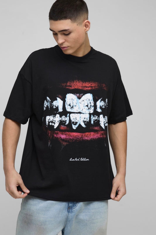 BoohooMAN Oversized Lips Graphic T-Shirt