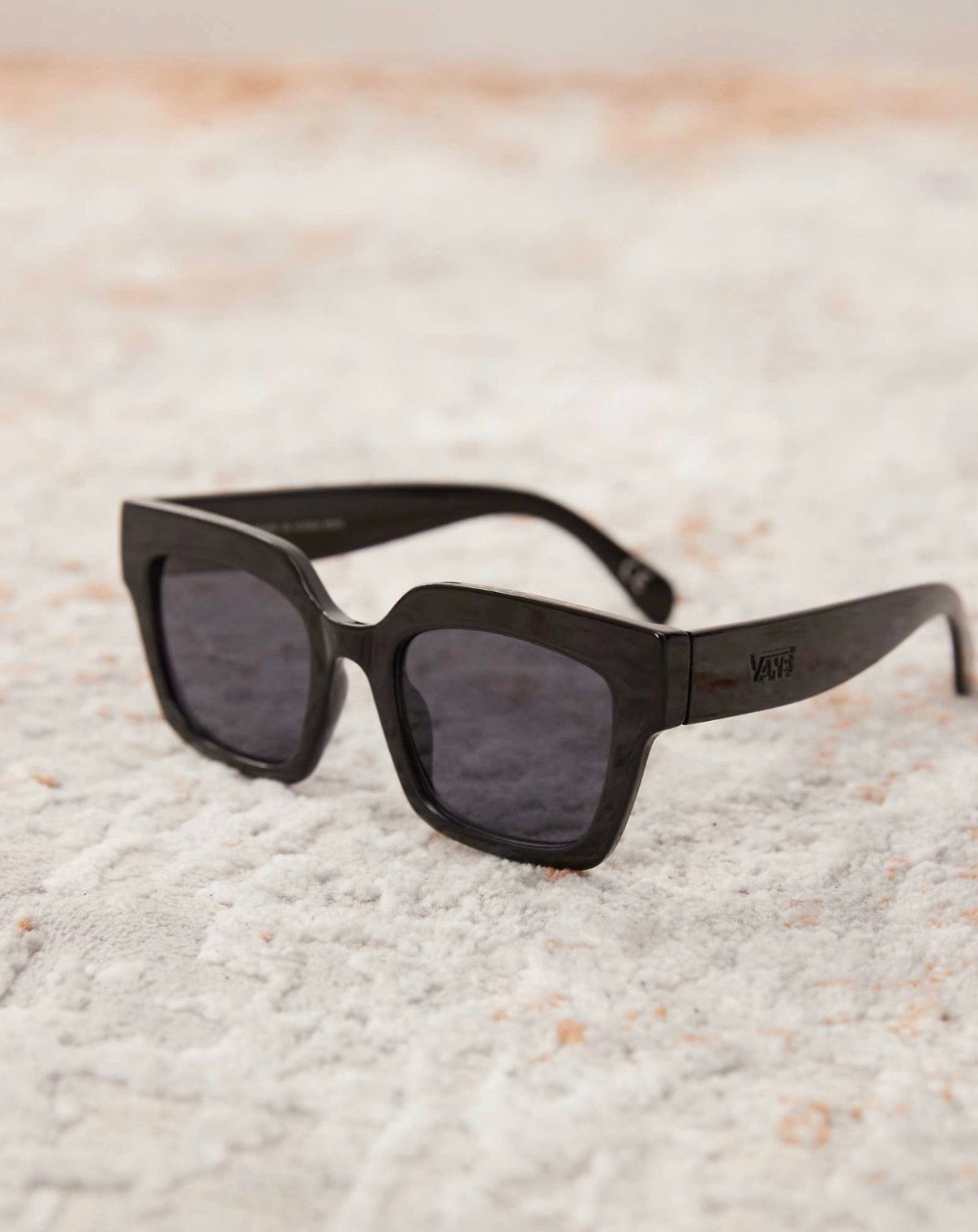 Vans belden sunglasses in black and gold