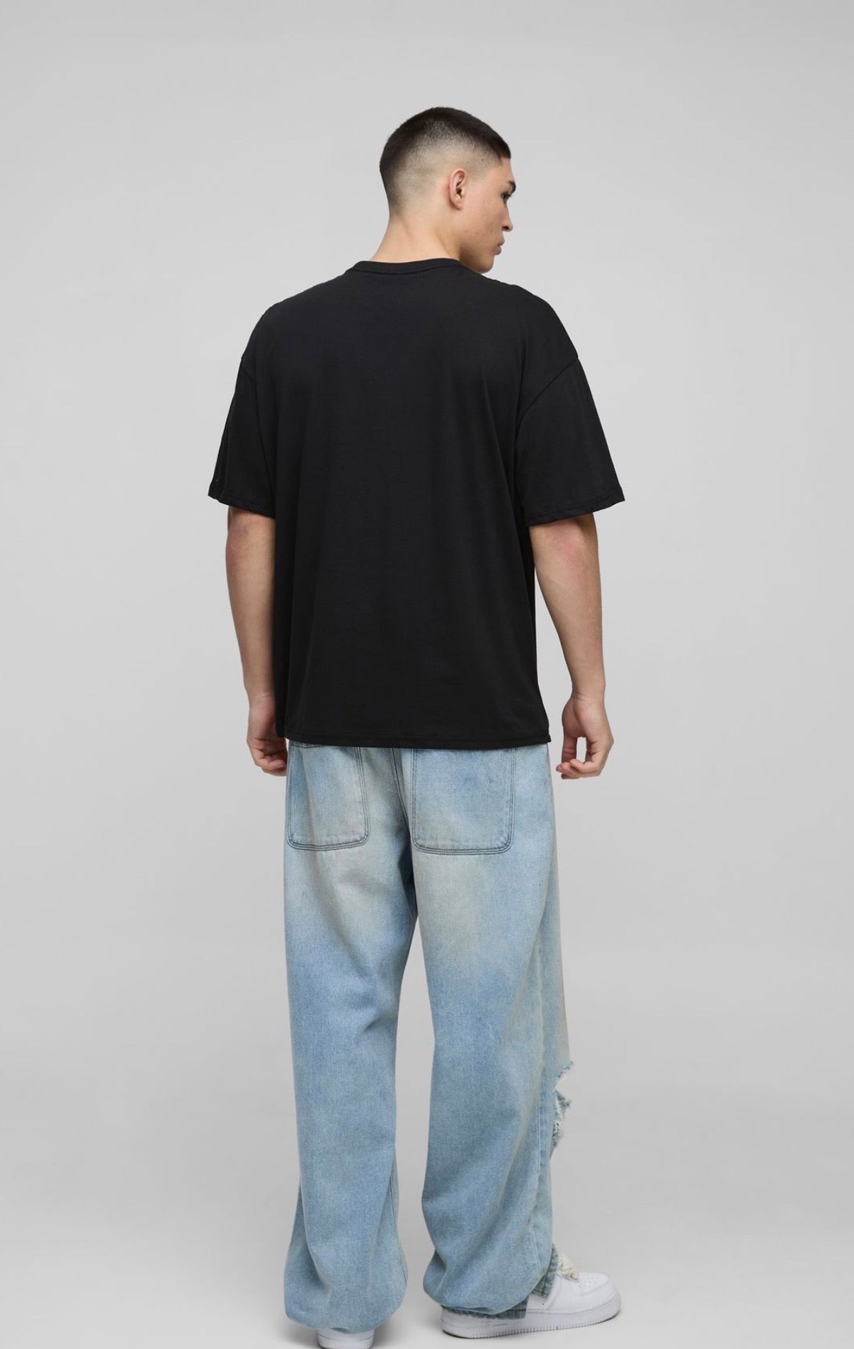 BoohooMAN Oversized Lips Graphic T-Shirt